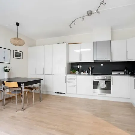 Charming Townhouse In The Heart Of * ברגן
